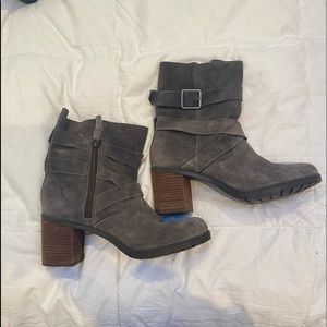 Clarks suede boots
